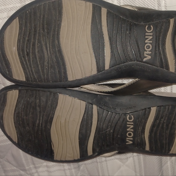 Vionic metallic gray silver bow Croco Bella thong sandals - Picture 2 of 2